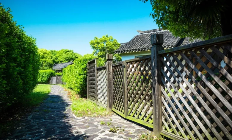 installation-of-a-fence-for-a-private-house-1