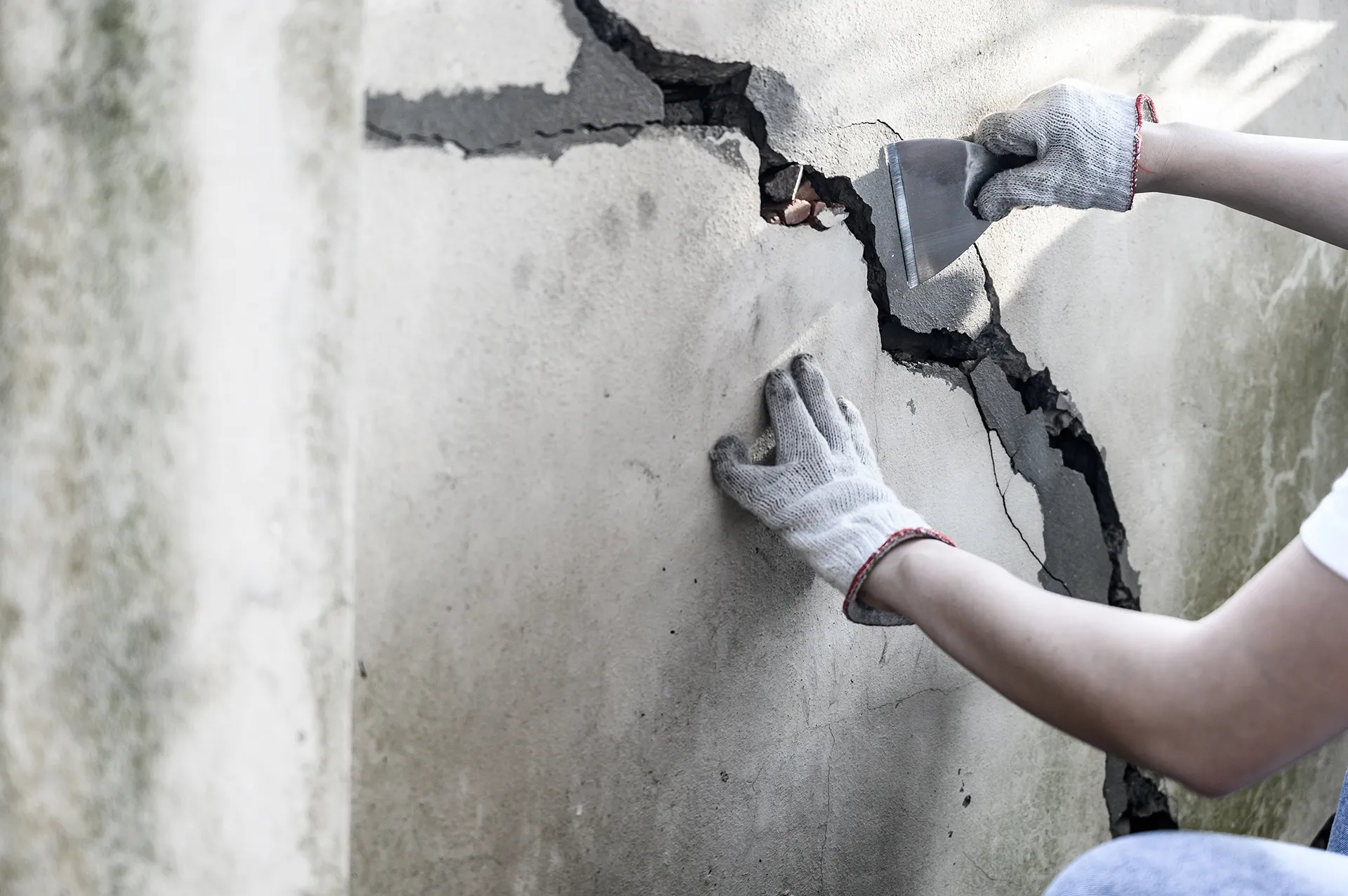 Basic Methods Of Sealing and Repairing Cracks in Building Walls